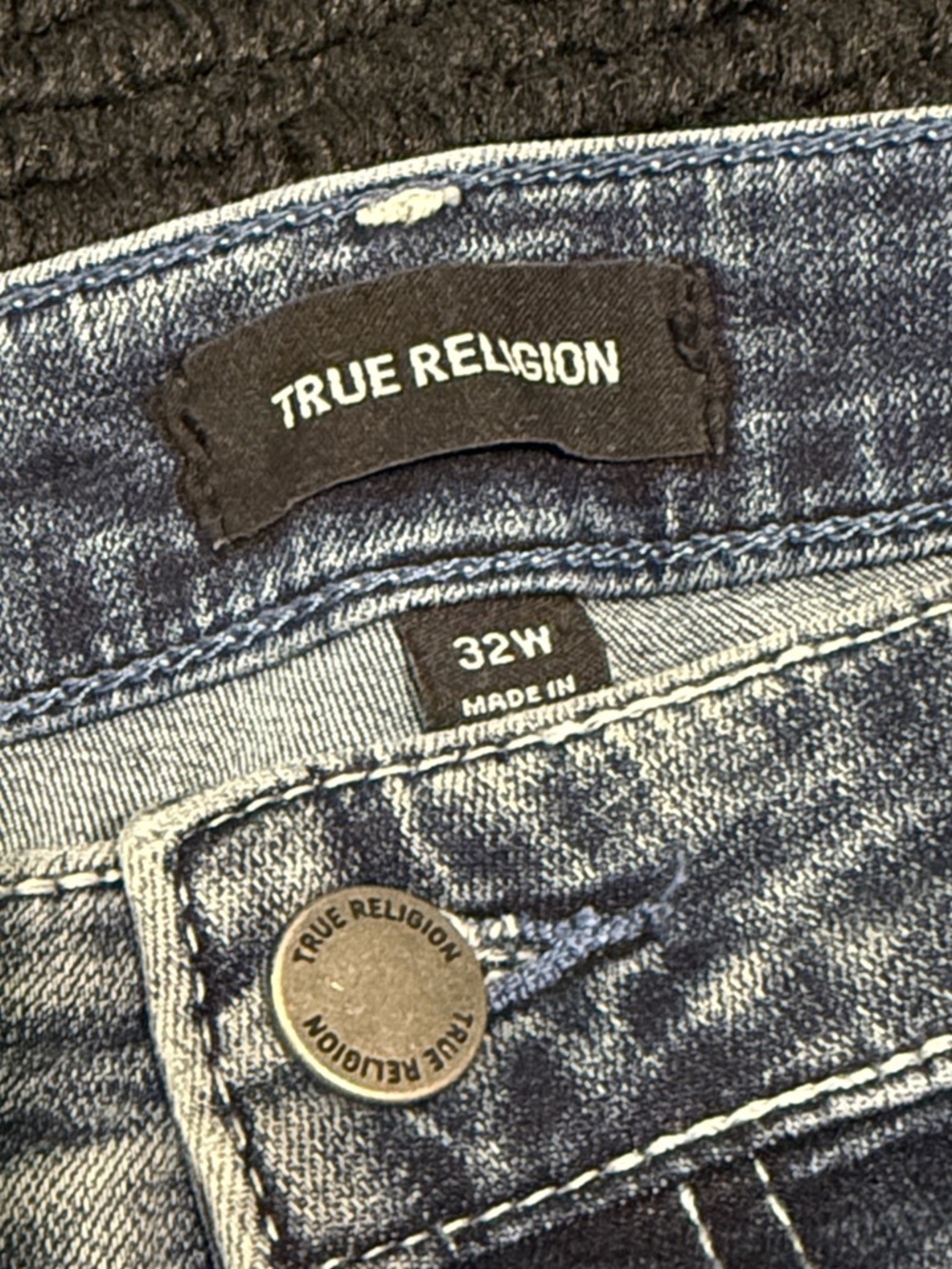 True Religion Riley Denim Shorts Women’s 32 Distressed Raw Hem Jorts Casual - Picture 3 of 7